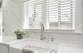 Spacious Beach House, Private Oasis, Family Friendly, AC+W/D, Large Backyard - Image 4
