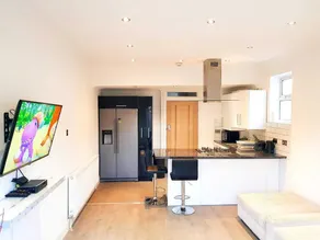 Triple room-Deluxe-Shared Bathroom-Street View-DELUXE TRIPLE - Image 2