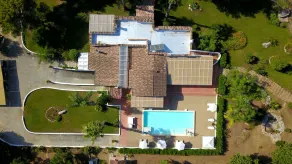 Villa Vetti, vacker villa omgiven av grönska med pool, några km från havet - Image 3