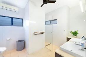 Luxurious Cozy Retreat Pool Office Parking - Image 5