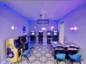 Luxury Private Oasis- 2 King Suites - Pool-Spa-Fire Pit-Sauna-Arcades-Playground - Image 5