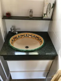 Exotisk oas av lugn och avkoppling i palmträdgården med pool - Image 3