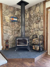 Fenced in Mountain Cabin. Welcome to Camp Loon.  - Image 2