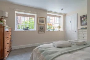 Regency style ground floor apt near Gloucester Docks with secure parking - Image 5