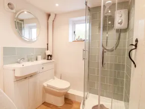 HOLLY COTTAGE, pet friendly, character holiday cottage in Sea Palling - Image 3