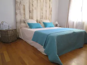Poolhus omgiven av vingårdar - Image 5