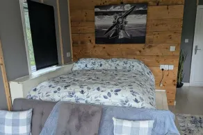 Tranquil Cabin Retreat- Sleeps 2, Parking - Image 4