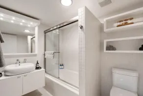 Bridgeland House - Unique, Modern, City Views, Free Parking & Central A/C - Image 4