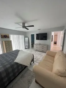 beautiful home on a 3 acre lake with security - Image 3