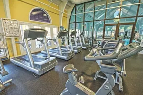 Kingsgate 3BR Apartment with Resort Access - Image 4