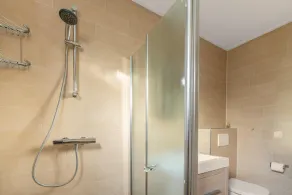 Modernly Furnished Holiday Home for 6 People - Image 2