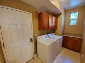 Condo w/Gym/Pool & Garage- Near Downtown & Airport - Image 4