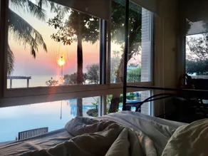 Beach Front Condo with Spectacular Ocean - Image 4