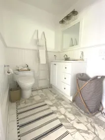 Huge 4 br home waterfornt view-walk to Cummings beach/40 min to NYC - Image 2