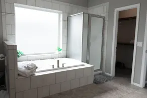 Golf Oasis Sleeps 22 Hot tub Firepit Gym Pool - Image 4