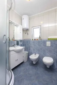 Holiday apartment with balcony and sea view - Image 3