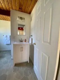 Cozy Mid-Coast Maine Cottage-steps from the beach! - Image 3