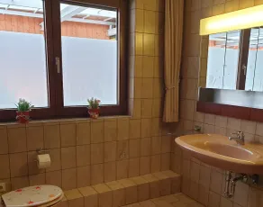 Enjoy the comfort and size of the apartment for the price of a double room! - Image 2
