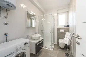 Villa Magnifica Penthouse with Jacuzzi - Image 4