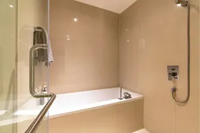Luxury condo, Rooftop Pool, EMQUARTIER  bts, Free Airport pick up - Image 4