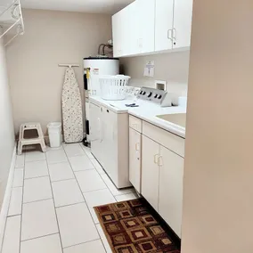 Grand étage, super condo! Service de plage gratuit et forfait commodités! - Image 2