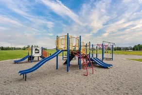 Modern City Basecamp Near Mts - Image 2