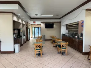 Quality Inn - Image 5