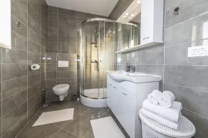 Exklusive Villa mit großzügigem Poolbereich - Image 2