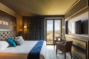 Evocative private patronal villa with views of olive groves and vineyards - Image 3