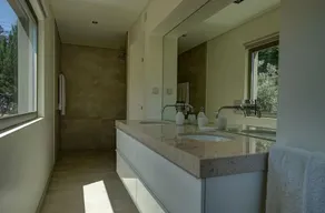 Incredible Villa in Cascais - Image 2