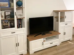 Large stylishly furnished holiday flat in a quiet and central location - Image 2