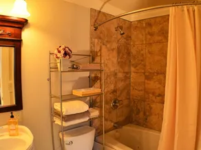 Le cœur de Manitou Springs. Primé. Luxueux. Historique. Unité au 1er étage - Image 2