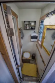 HELT NY! Wine Themed Tiny House in the Woods Near Wineries - Image 3