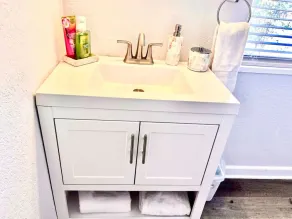 Upgraded, Stylish & Comfy 1 Bedroom/1 Bath Studio - Image 4