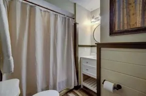 Stunning 4 Bedroom Mountain Cabin with Hot Tub and Game Room, near Theme Parks - Image 2