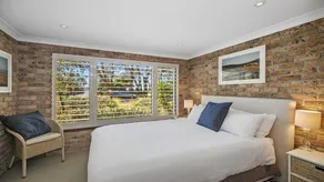 Pet friendly, cross the road to the beach! - Image 4