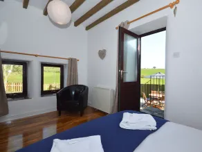 2 bedroom accommodation in Kingswear - Image 5