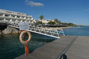 T1 Cozy Beachfront Apartment 'Free Wi-Fi' - Image 2