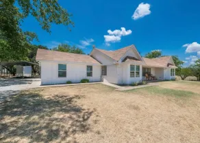 Cozy Modern 2/2 Farmhouse Near Waco - Image 5