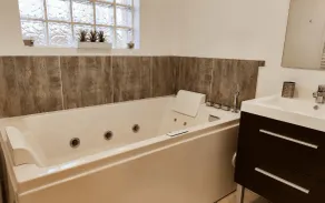 Møbleret 4 stjerner i hjertet af Voges mellem Vittel og Epinal med sauna. - Image 2