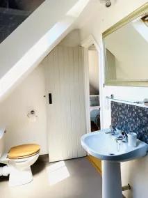 ** LOVELY 2 BEDROOM COTTAGE, GREAT LOCATION ** - Image 3