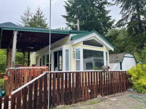 Mountain Frog Cabin - A.C./Sleeps 2/Hot Tub - 30 min. from Rainier/Skiing - Image 2