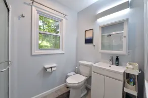 Entire 1 Bedroom Apartment in Lovely Family Vacation Lake House. Pets welcome! - Image 4