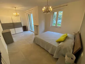 Luxury Apartment on the Lake with private garden - Image 4