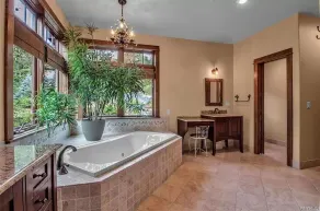 Luxurious Chalet! Hot-tub, Bonfire & Ideal Location for Skiing & Town - Image 5