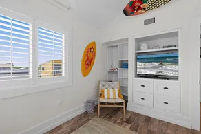 Dolphin House - Image 2