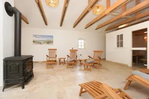 Romantic thatched-roof house with wellness area near the dyke - Image 4