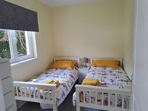  Holiday home with lake and grounds for families and groups. - Image 4
