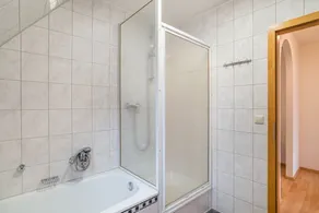Aposto Apartment 3 with Balcony and Wi-Fi - Image 4