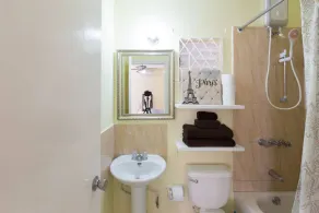 Kgn Most Centrally Located One Bdrm II - Image 3